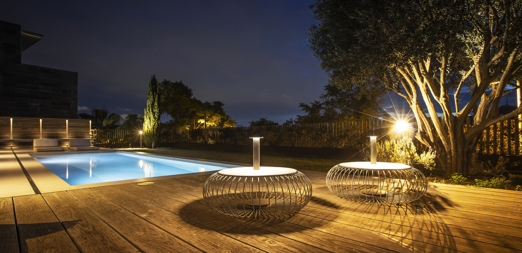 arquitecto para remodelación terraza jardín con piscina